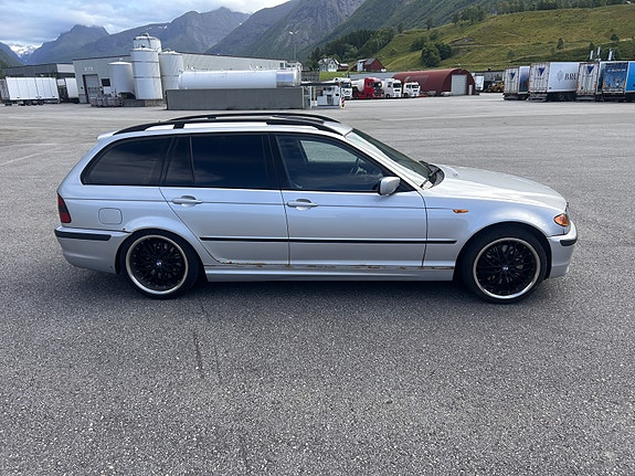 BMW 330d 4 of 11