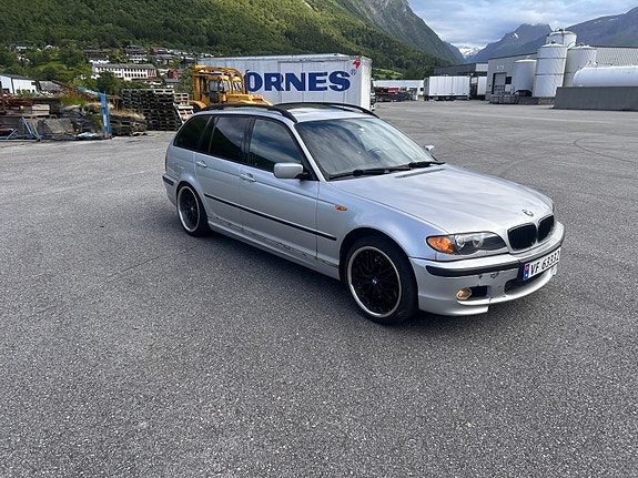 BMW 330d 3 of 11