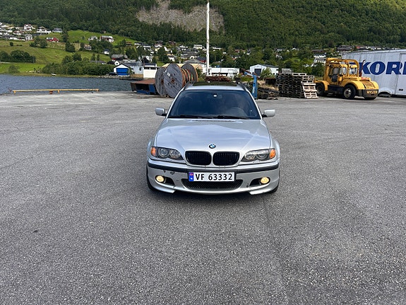 BMW 330d 2 of 11