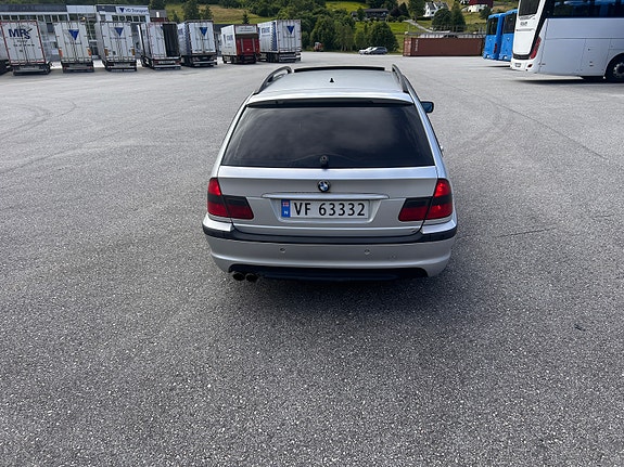 BMW 330d 5 of 11