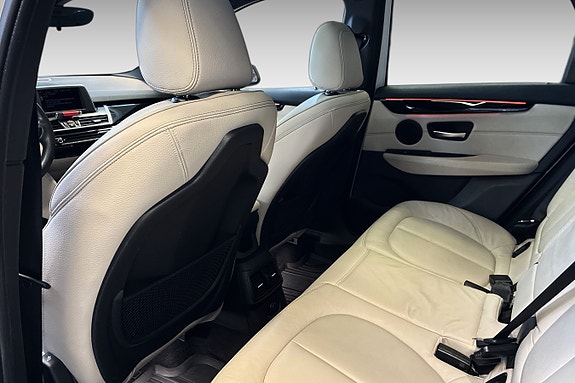 BMW 225xe 14 of 25