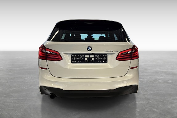 BMW 225xe 8 of 25