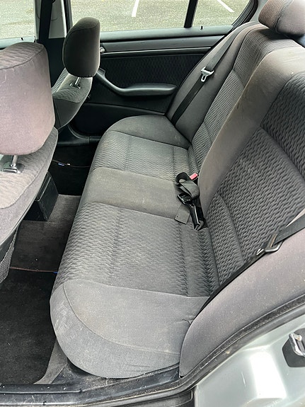 BMW 318i 14 of 15