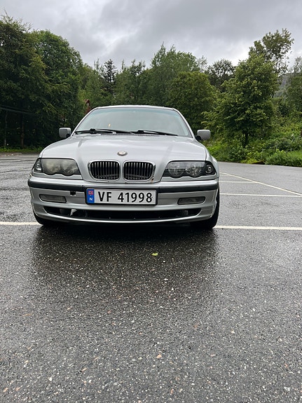 BMW 318i 8 of 15
