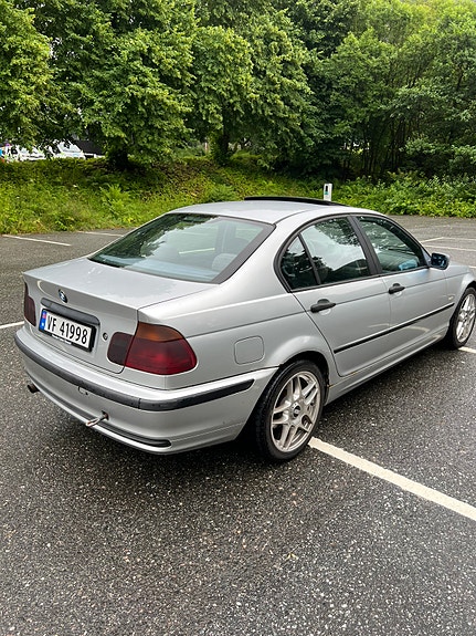BMW 318i 5 of 15