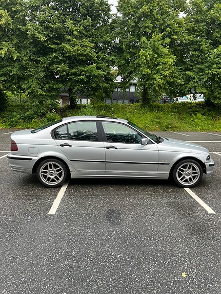 BMW 318i 6 of 15