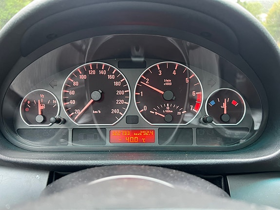 BMW 318i 9 of 15