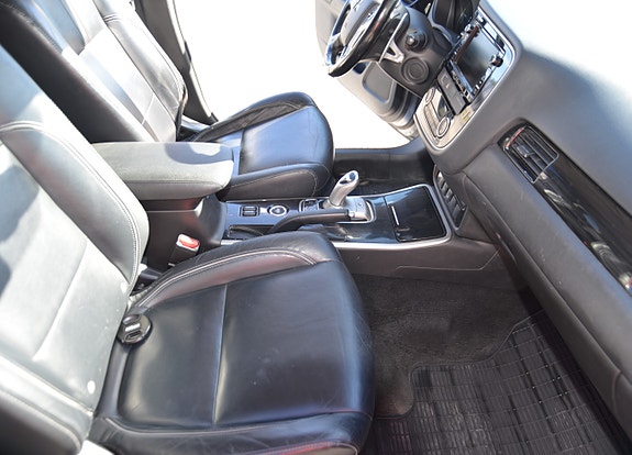 Mitsubishi Outlander 28 of 30