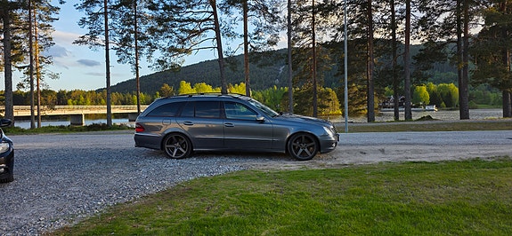 Mercedes-Benz E280 4 of 9