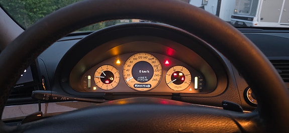 Mercedes-Benz E280 9 of 9
