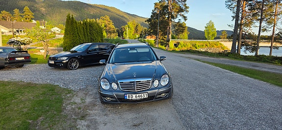 Mercedes-Benz E280 2 of 9