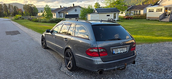 Mercedes-Benz E280 5 of 9