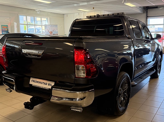 Toyota HiLux 4 of 5