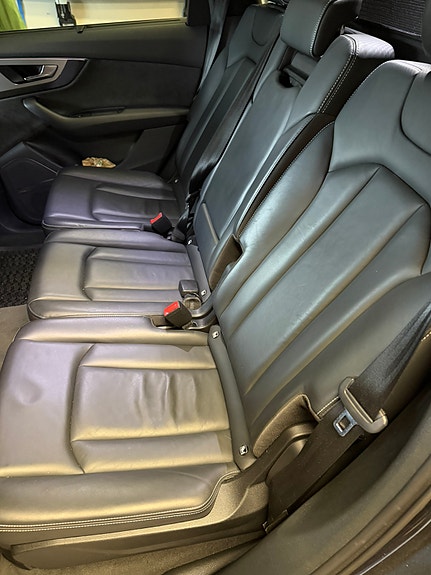 Audi Q7 2 of 5