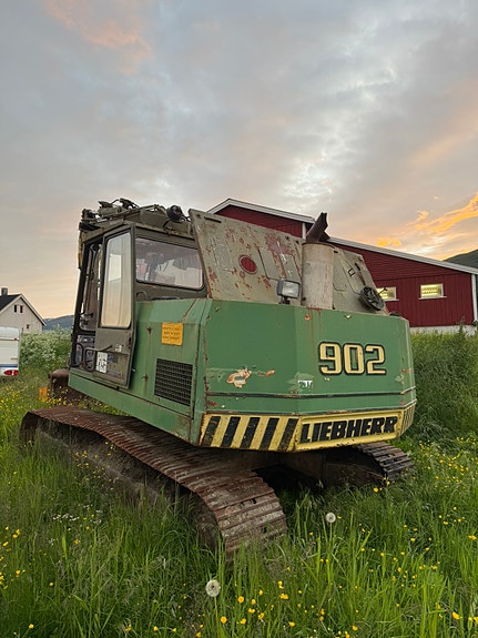 Liebherr 902 2 of 4
