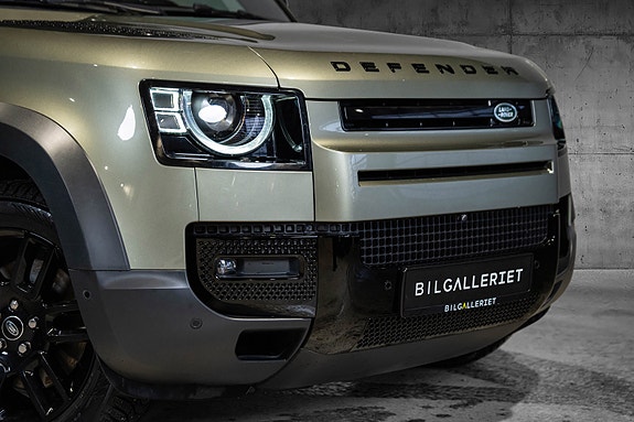 Land Rover Defender 110 3 of 5