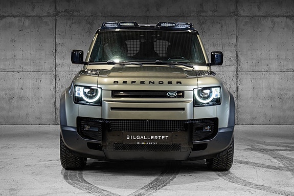 Land Rover Defender 110 2 of 5