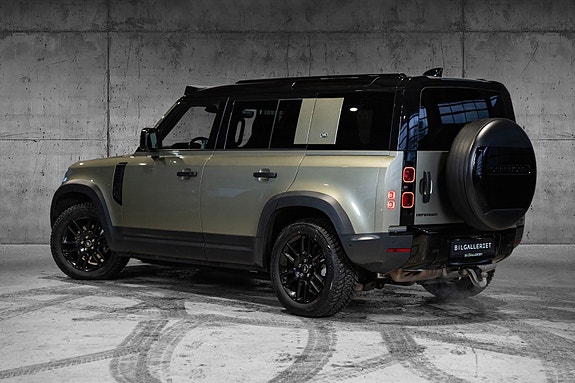 Land Rover Defender 110 5 of 5