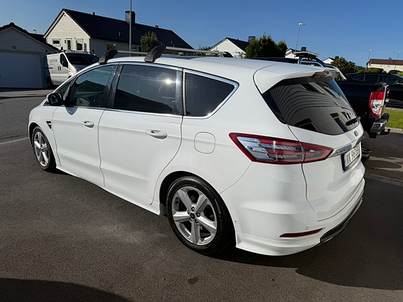 Ford S-MAX 4 of 5