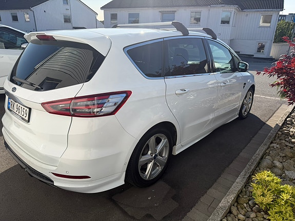 Ford S-MAX 3 of 5