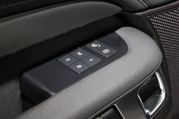 Land Rover Discovery 15 of 30