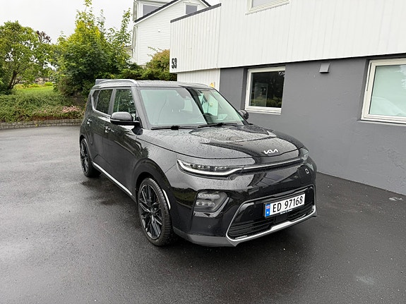 Kia e-Soul 2 of 5