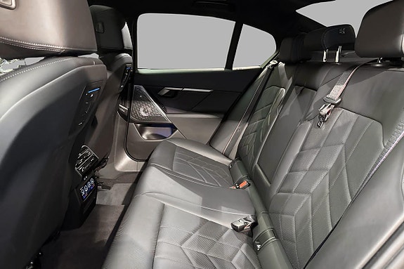 BMW i5 18 of 21