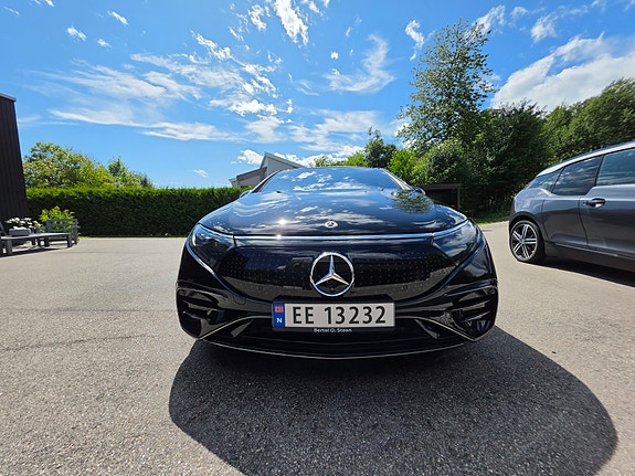 Mercedes-Benz EQS580 3 of 25