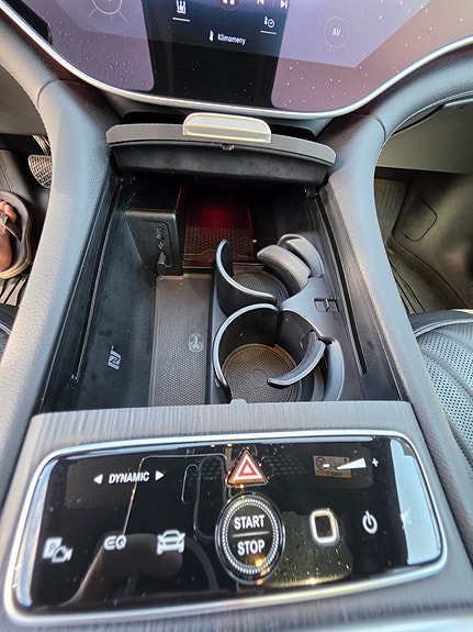 Mercedes-Benz EQS580 22 of 25