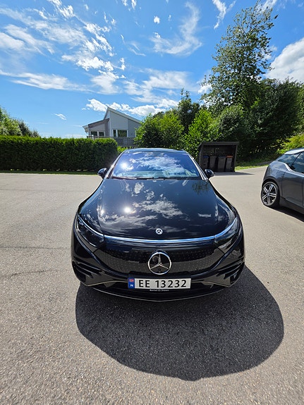 Mercedes-Benz EQS580 2 of 25