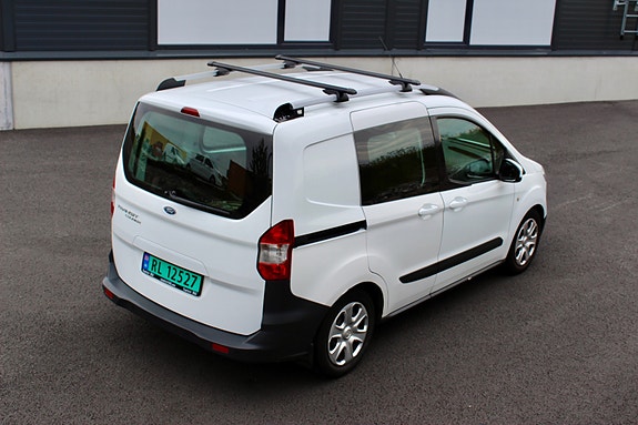Ford Transit Courier 3 of 5