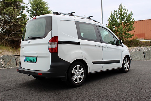 Ford Transit Courier 5 of 5