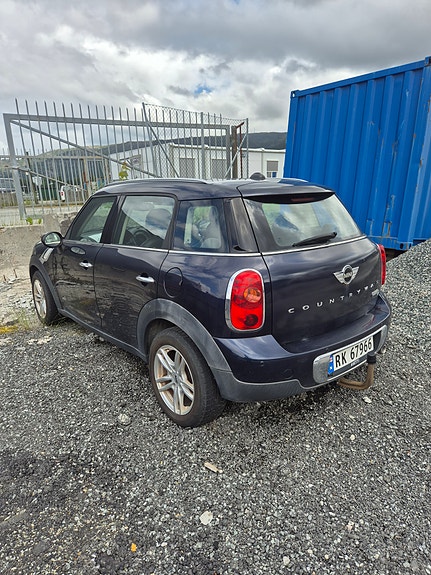 MINI Countryman Cooper D 2 of 5