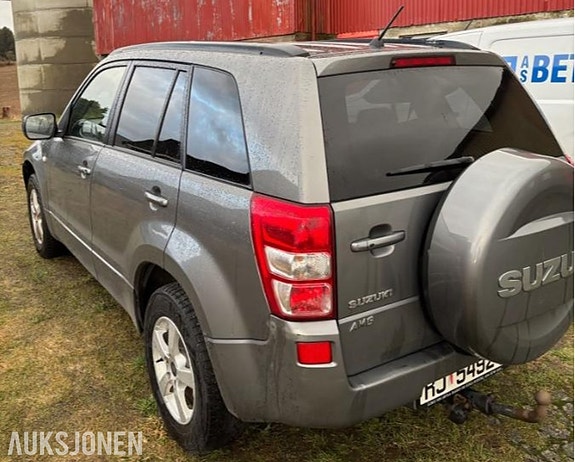 Suzuki Grand Vitara 3 of 5