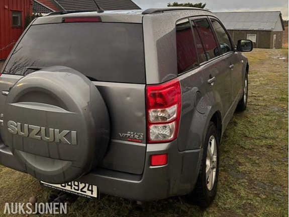 Suzuki Grand Vitara 4 of 5