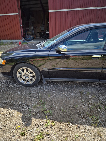 Volvo S60 2 of 5