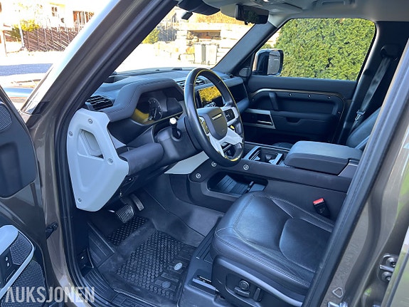 Land Rover defender 7 of 30