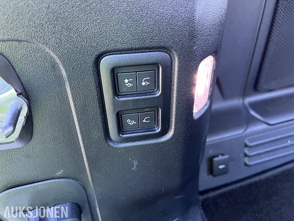 Land Rover defender 14 of 30
