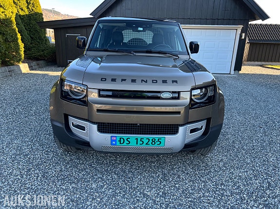 Land Rover defender 2 of 30