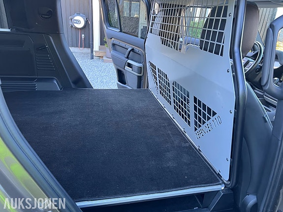 Land Rover defender 16 of 30