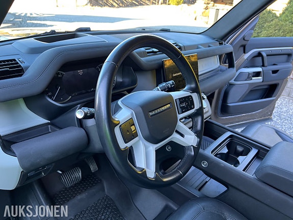 Land Rover defender 8 of 30
