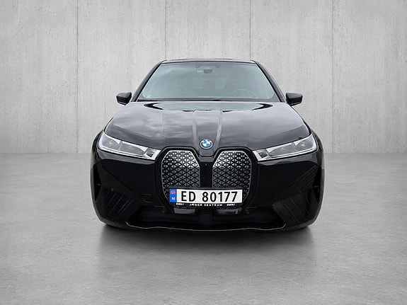 BMW iX 4 of 5