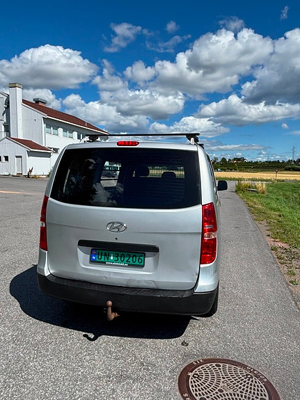 Hyundai H-1 4 of 5