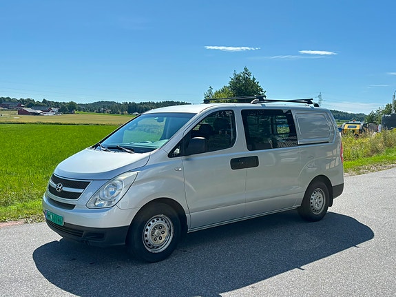 Hyundai H-1 2 of 5