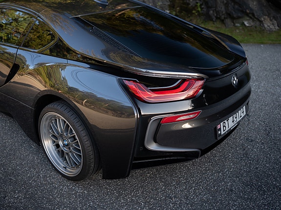 BMW i8 3 of 15