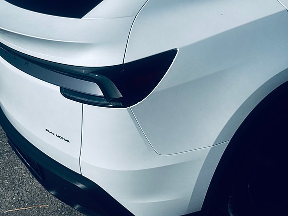 Tesla Model Y 4 of 5