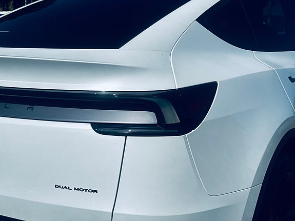 Tesla Model Y 5 of 5