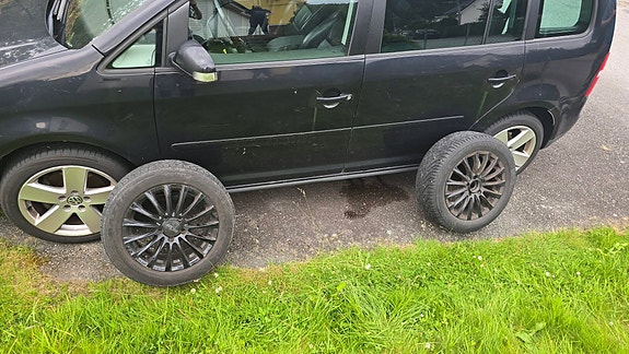 Volkswagen Touran 3 of 18