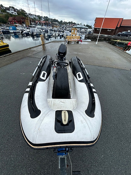 RÅ RIB El.tilt, Hydr.str. El.start, Horn, El.lensepumpe, 4 sitteplasser Høstpris 3 of 25