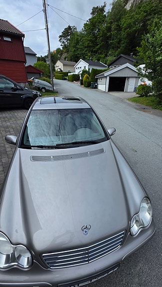 Mercedes-Benz C220 d 4 of 13